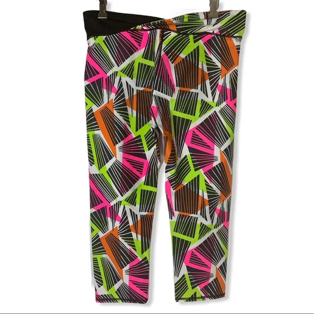 Fabletics neon shape crop legging crossover waist - Image 26