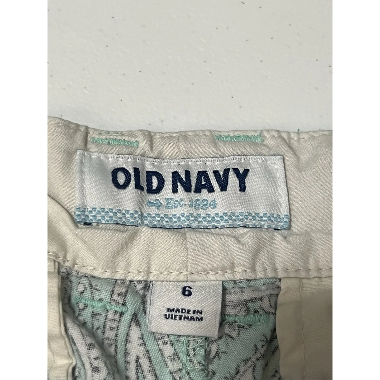 Old Navy Women’s Size 6 Light Green Blue Paisley Print Shorts 100% Cotton Boho - Image 5