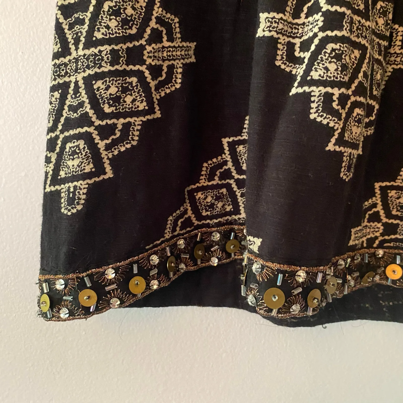 Anthropologie Akemi + Kim Black Beaded Boho Top Patterned Women's size Medium - Image 6