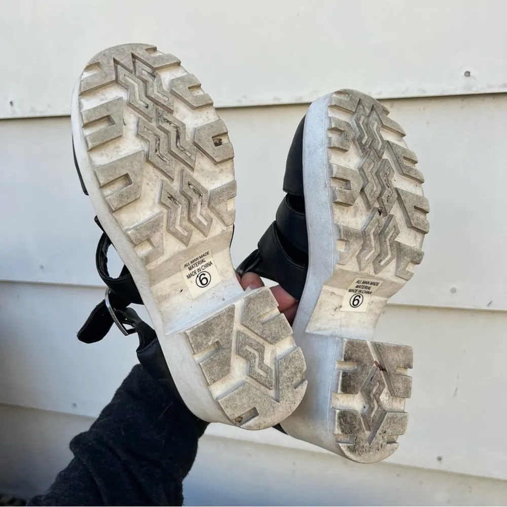 Vintage Y2K soda black basket weave chunky heeled platform sandals - Image 6