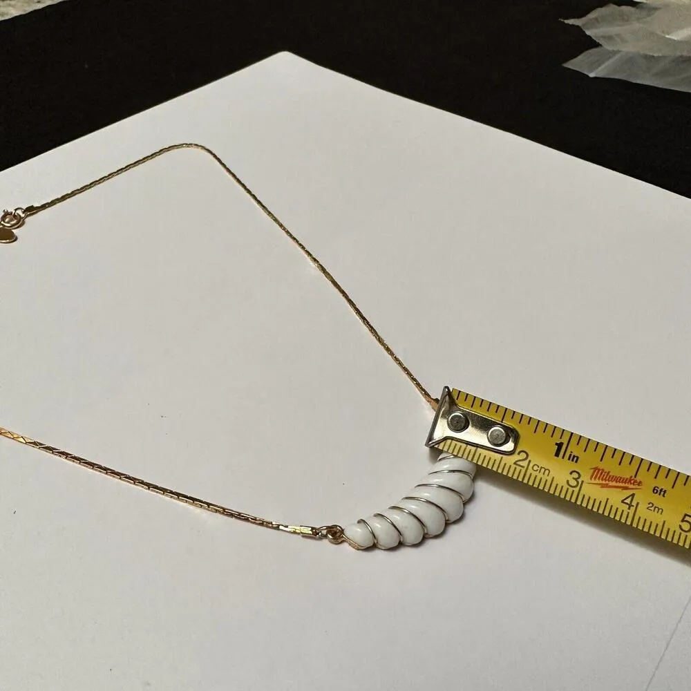 Signed Avon Gold Tone / White 18 Inch Necklace Gatsby Collection - Image 7