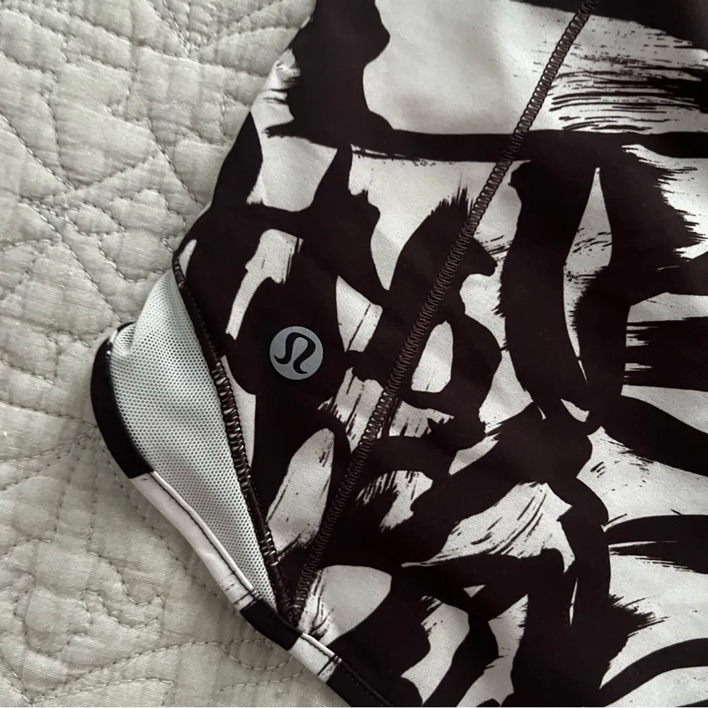 lululemon hotty hot high rise 4" Monarch Bloom Bone Espresso/Bone size 6 - Image 4