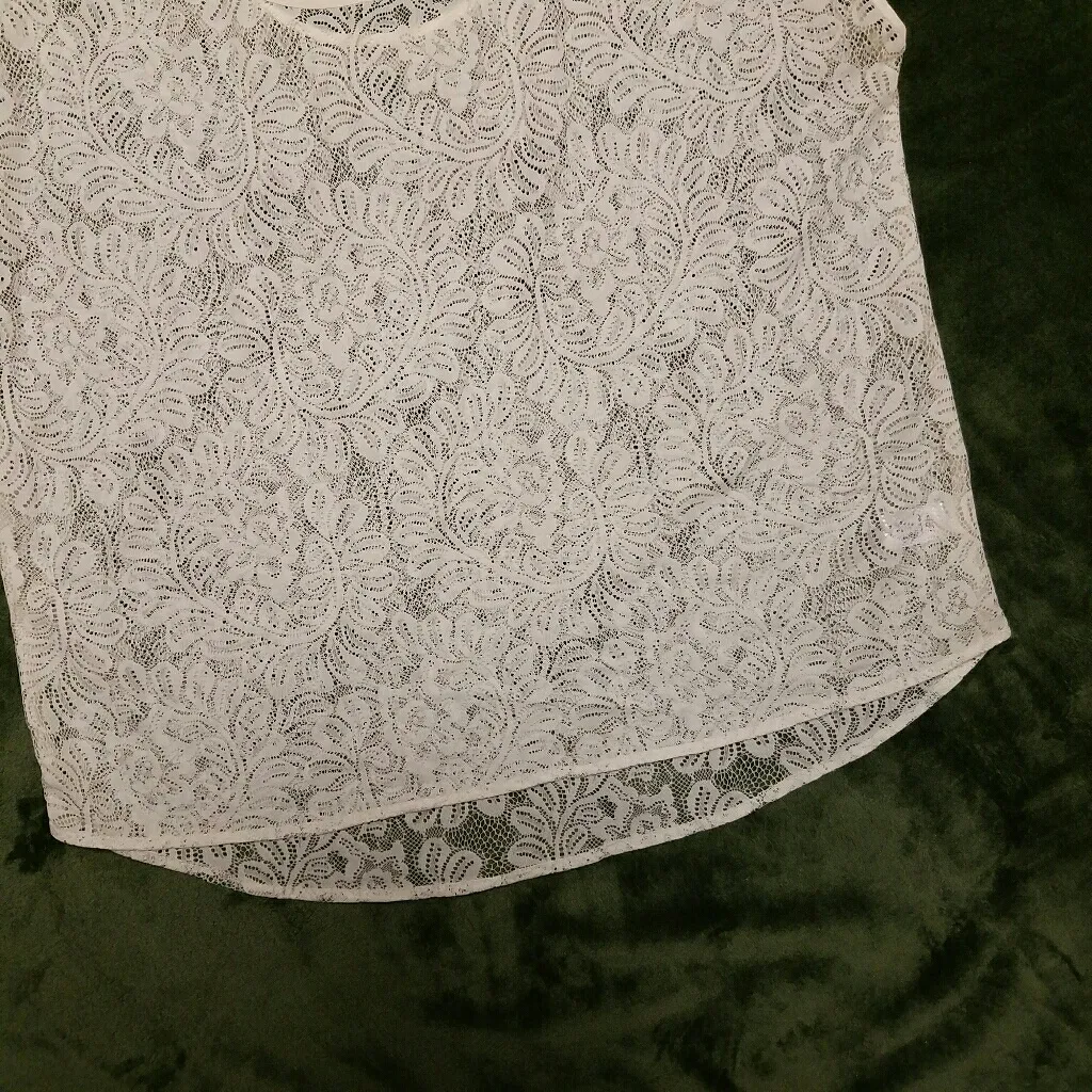 Express Ivory Lace Oversized Key Hole Top M - Image 3