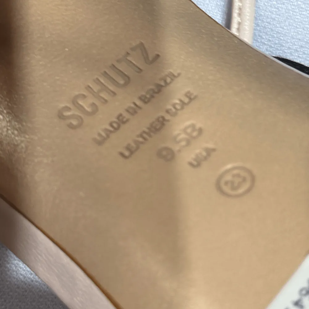 Brand New Schutz Women's Jessie Vinyl & Nappa Leather Rose Nude Sandal Size 9.5B - Image 7