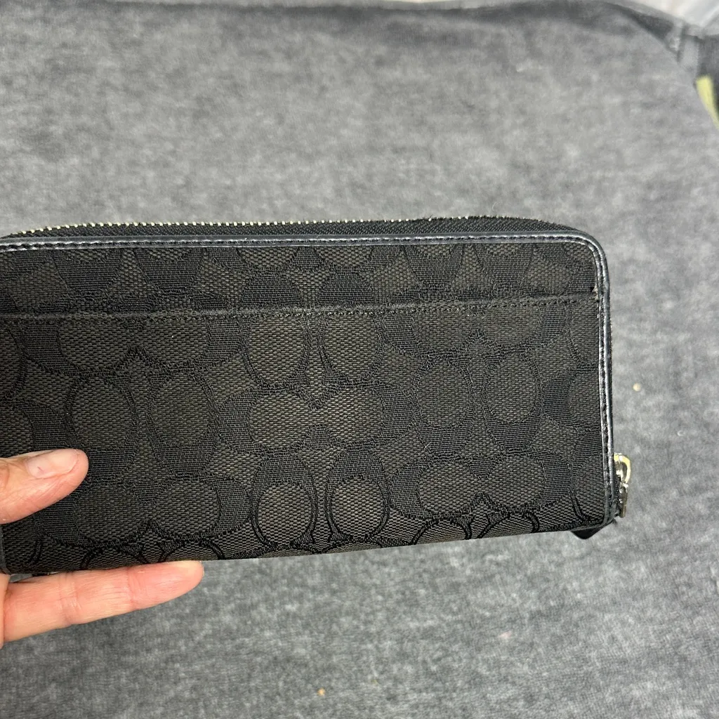 Coach Signature Black Zip Wallet - Image 2