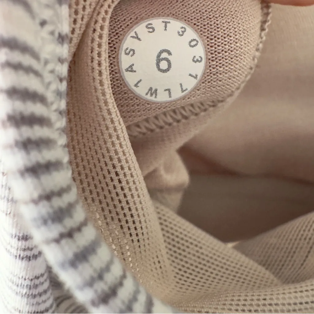 Lululemon Power Pose Tank *Light Support For A/B Cup
Wee Are From Space Nimbus - Image 8