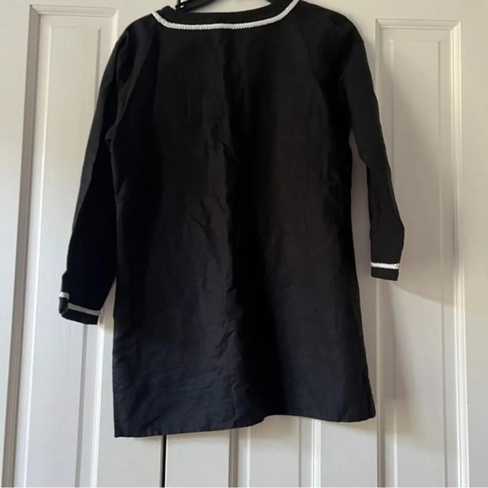 Black Linen Tunic with White Floral Embroidery Size Small - Image 2