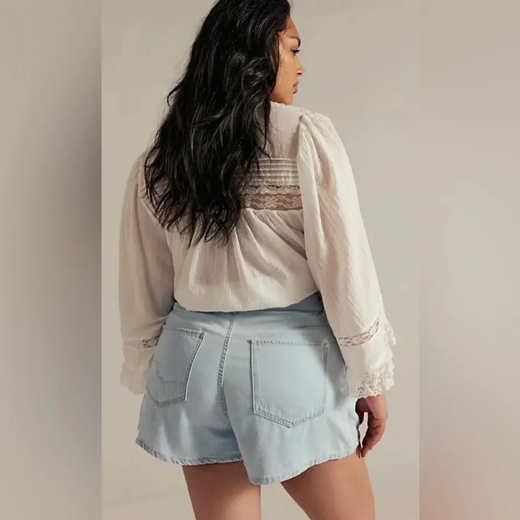 NWT we the free people CRVY Moon sign pleated shorts light blue denim sz 30 - Image 3