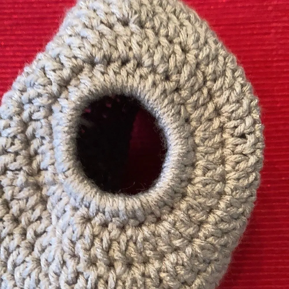 NWT Angelas Designs hand crocheted variegated grey ponytail hat flower accent Gray - Image 6