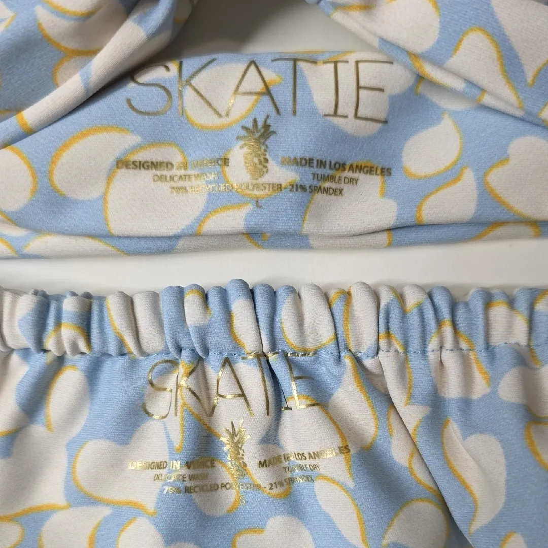 Skatie NWT Bikini Set Jasmine Top Bobbi Bottom Nantucket Swim Floral Blue S/L - Image 2