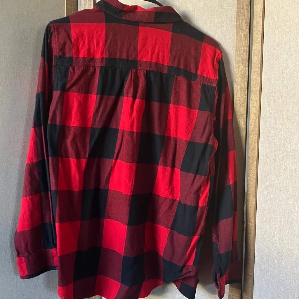 Old Navy Red Checkered watch plaid flannel Shirt large - Image 8