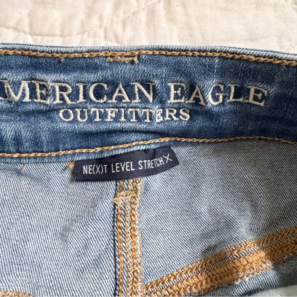 American Eagle Boho Distressed Denim Mini Skirt Size 6 Raw Hem Festival Stretch - Image 3