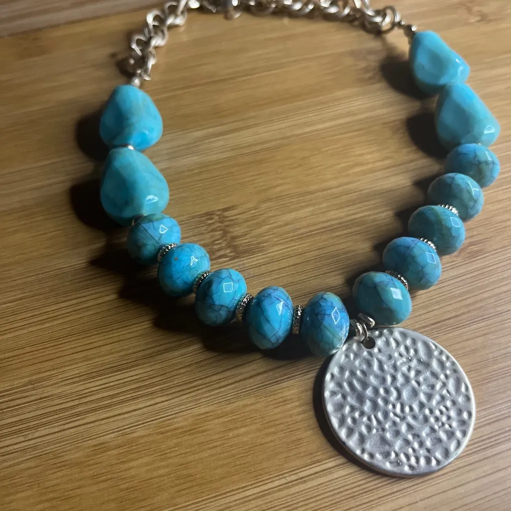 Turquoise Beaded Necklace with Silver Pendant - Image 4