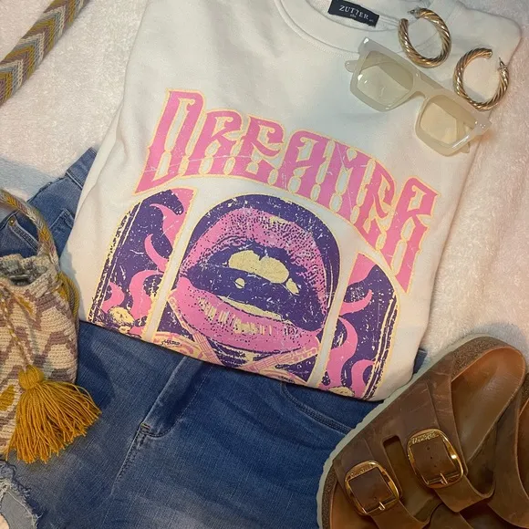 🔥NWT Women’s Zutter Dreamer World Tour Graphic Sweatshirt M/L Oversized Size M - Image 2
