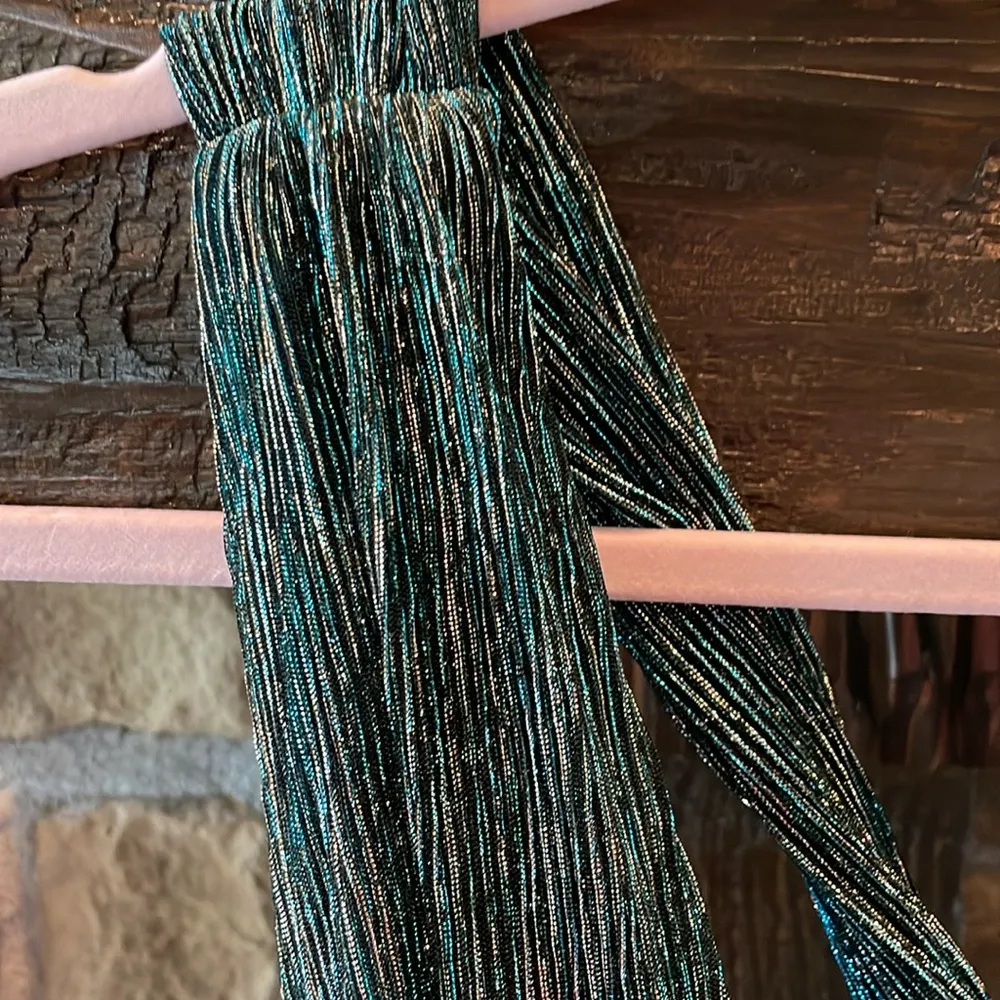 Lulu’s Metallic Deep Plunge Mini Dress Size M - Image 3