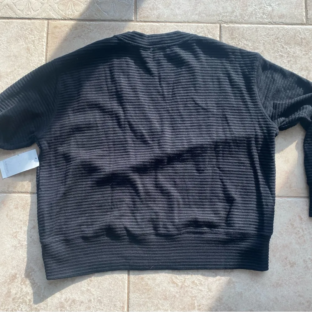 NWT   textured sweater - Image 4