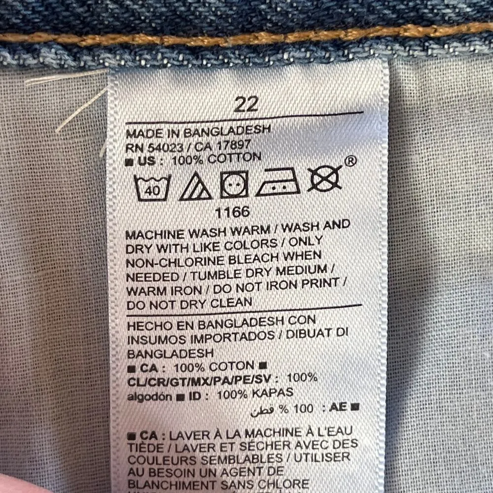 Old Navy Women's High-Rise Slouchy Straight Denim Shorts Size 22. NEW - Image 8