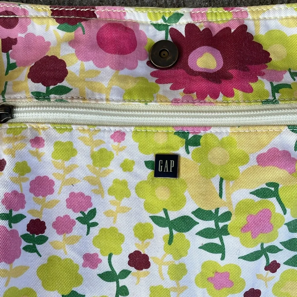 GAP Vintage Floral Pink Red Yellow Reversible Tote Messenger Bag Pockets 2004 - Image 2