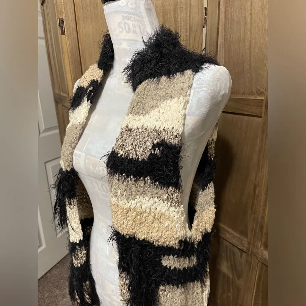 FREE PEOPLE Shag Fuzzy vest. - Image 2