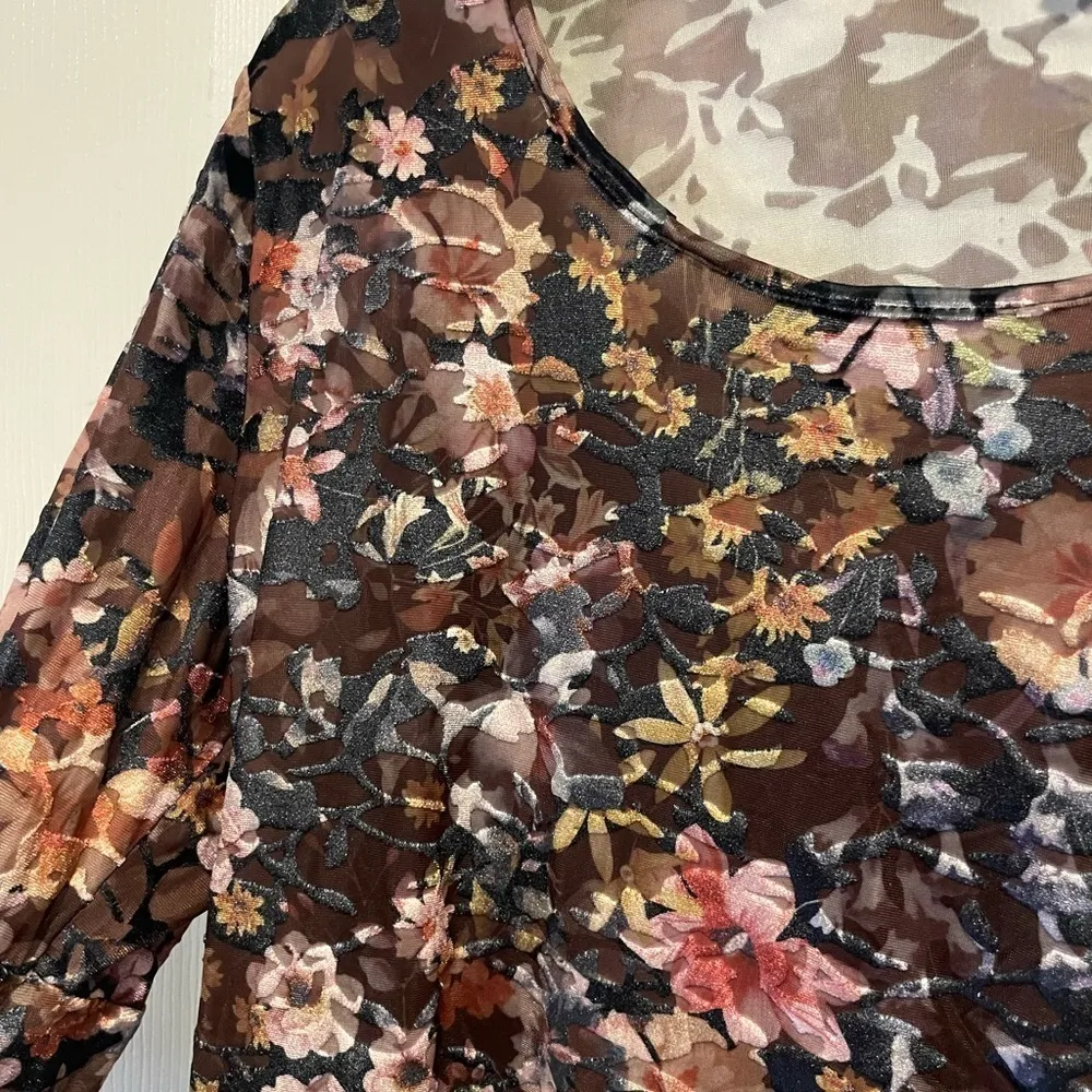 Tribal Jeans Velour Textured Floral Top Size M - Image 2