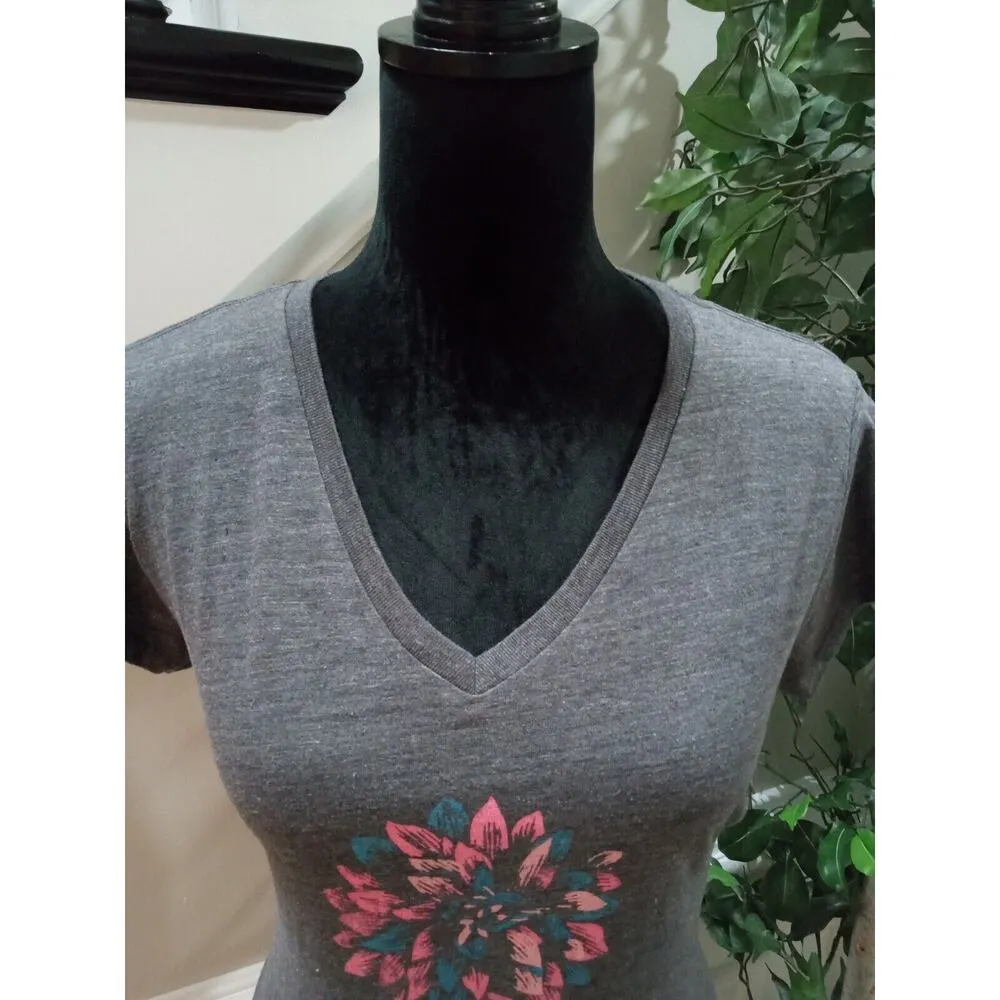 The North Face Women's Gray Slim Fit V Neck Short Sleeve Top Blouse Size Medium - Image 6