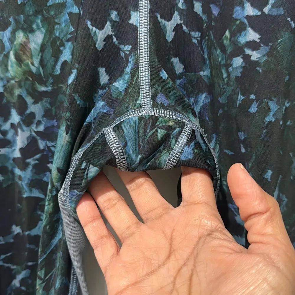 Lululemon Women's Leggings Running in the City Gym Exercise Training Sz 4 - Image 4