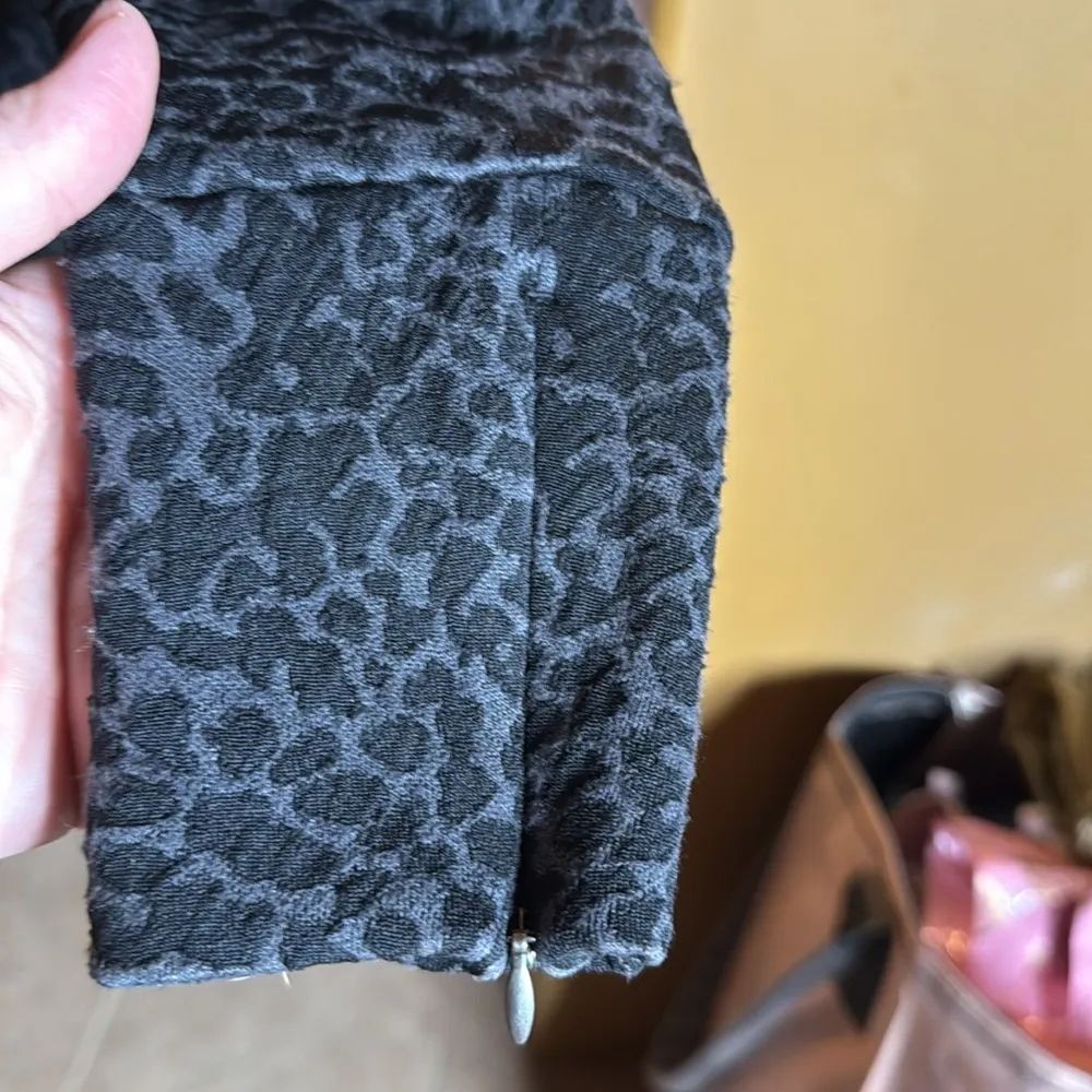 Lucy Women’s Leopard Cheetah Print 1/4 Zip Medium Long Sleeve Jacket Size Medium Black - Image 9