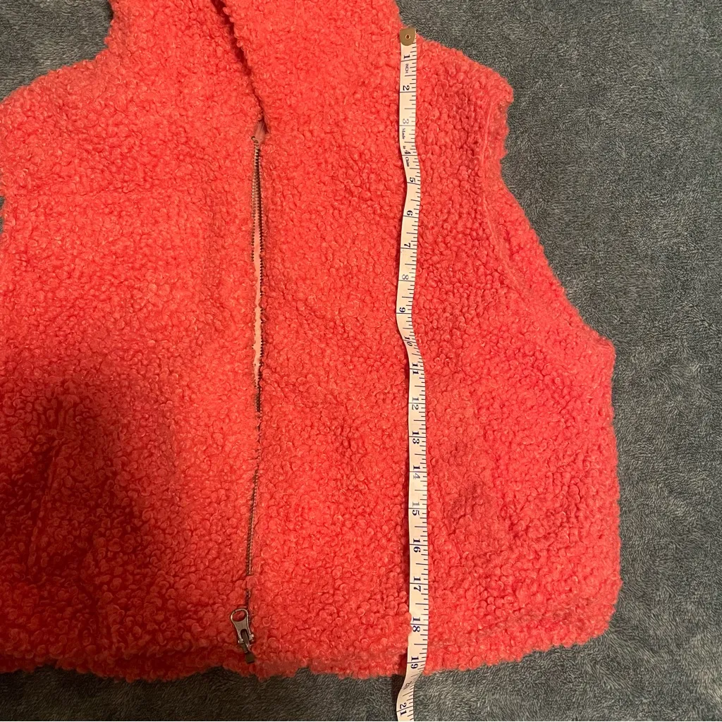 Cozy Coral Sherpa‎ Vest with Hood size Medium Boutique Brand - Image 9