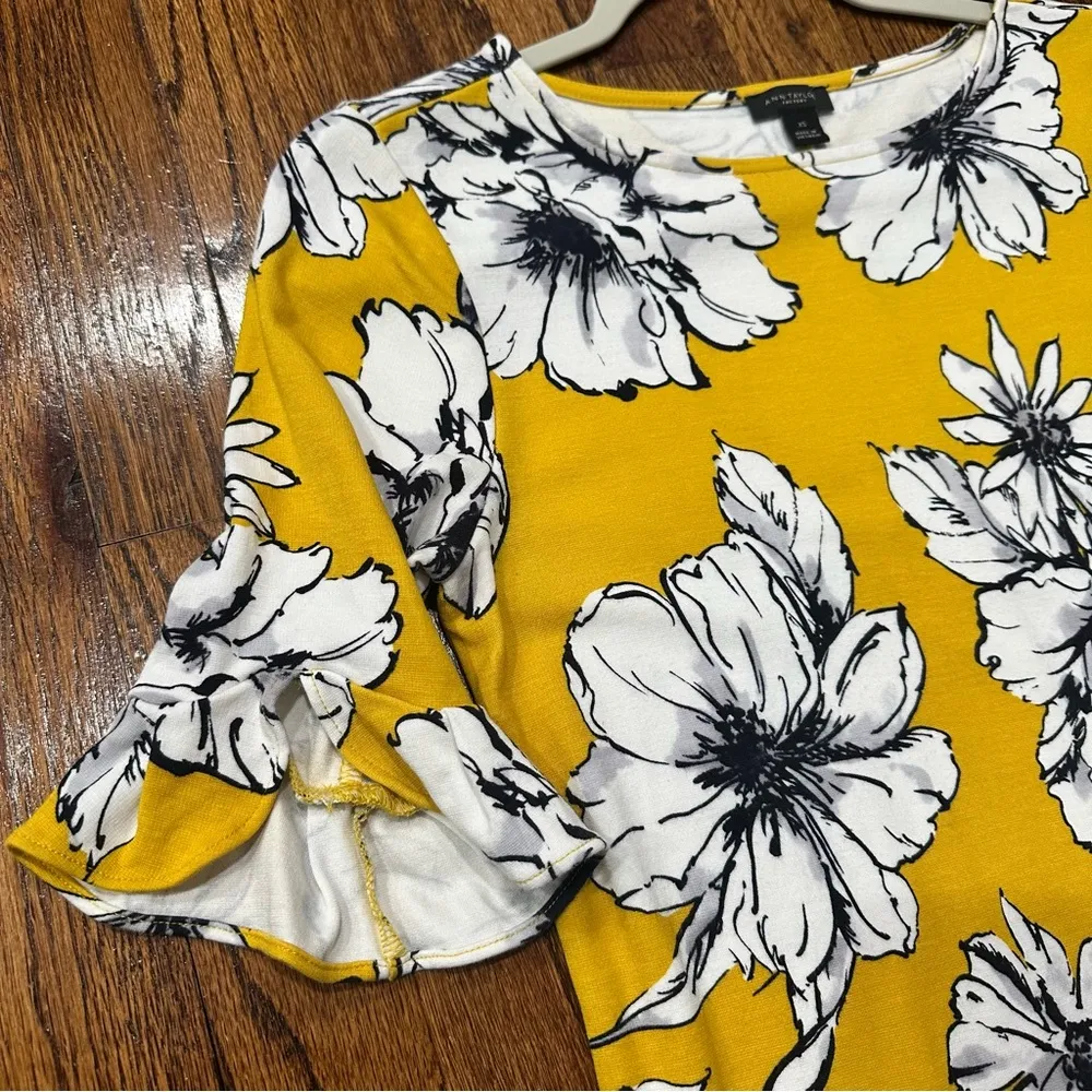 🦋 Ann Taylor Floral Crewneck Blouse XS Yellow - Image 7