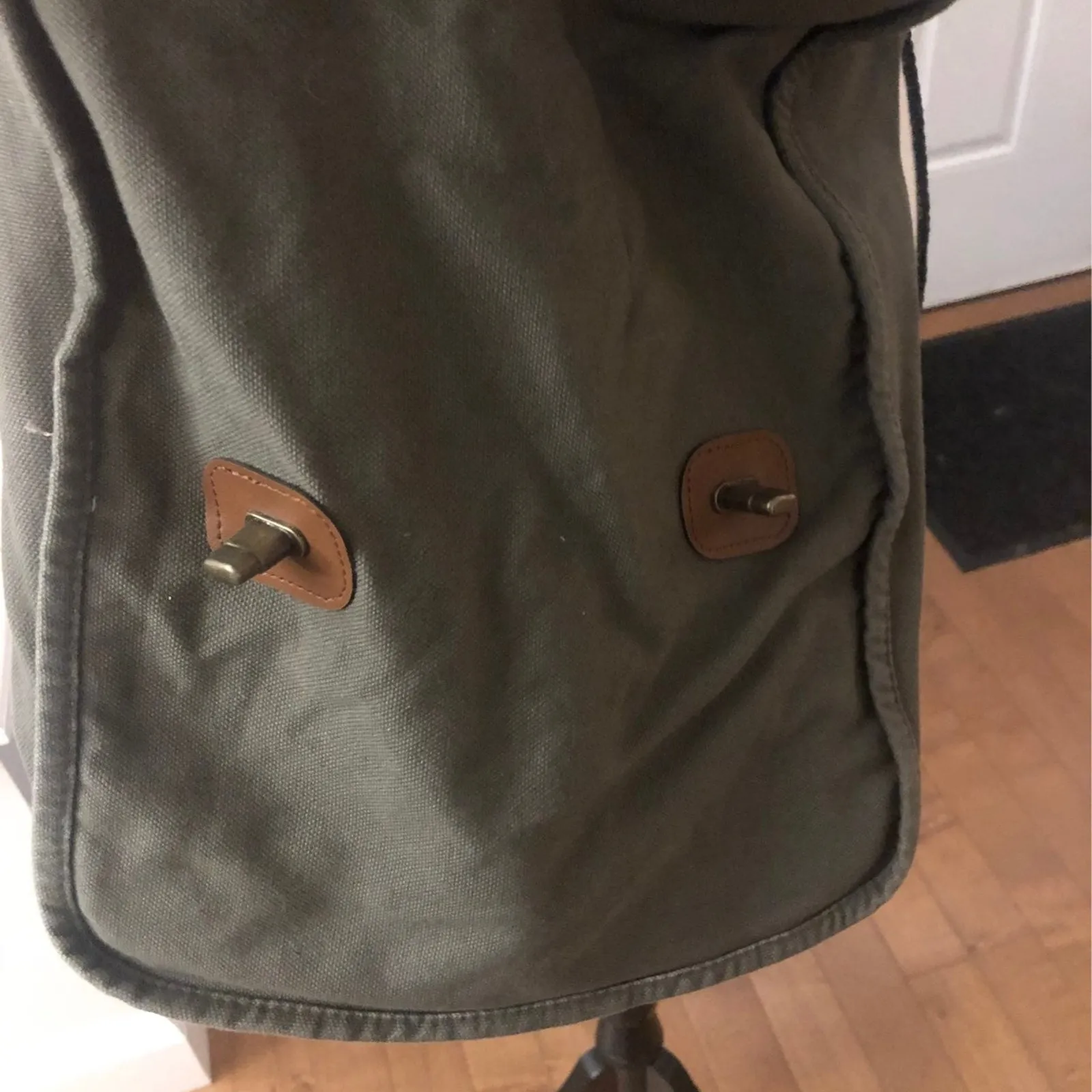 Irish knot green crossbody Long adjustable strap - Image 2