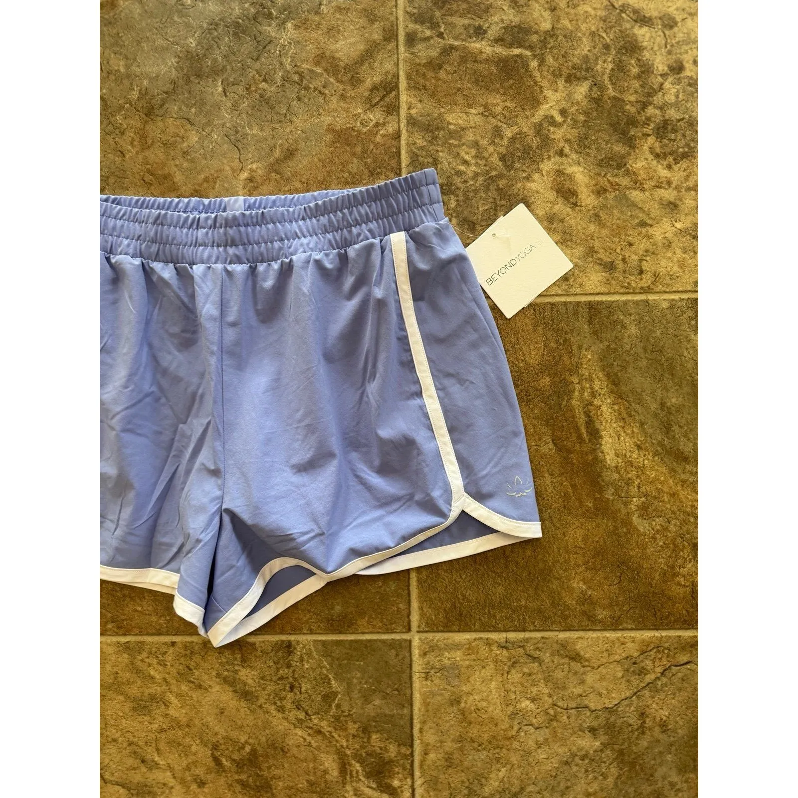 Beyond Yoga Go Retro Short Periwinkle Cloud True White
Size Medium - Image 5