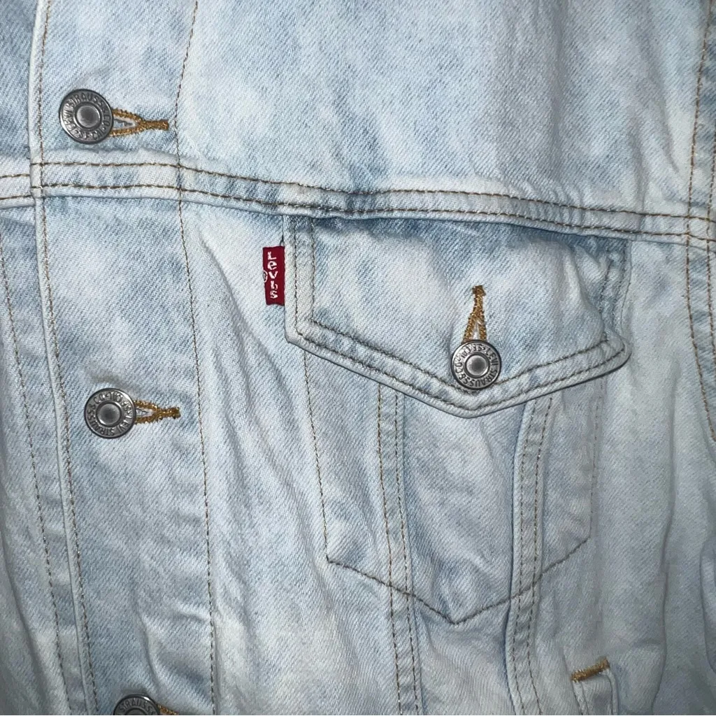 Levi’s Jean Jacket Ex-Boyfriend Trucker Jean Jacket Size XL w/Embroidery on Back - Image 7