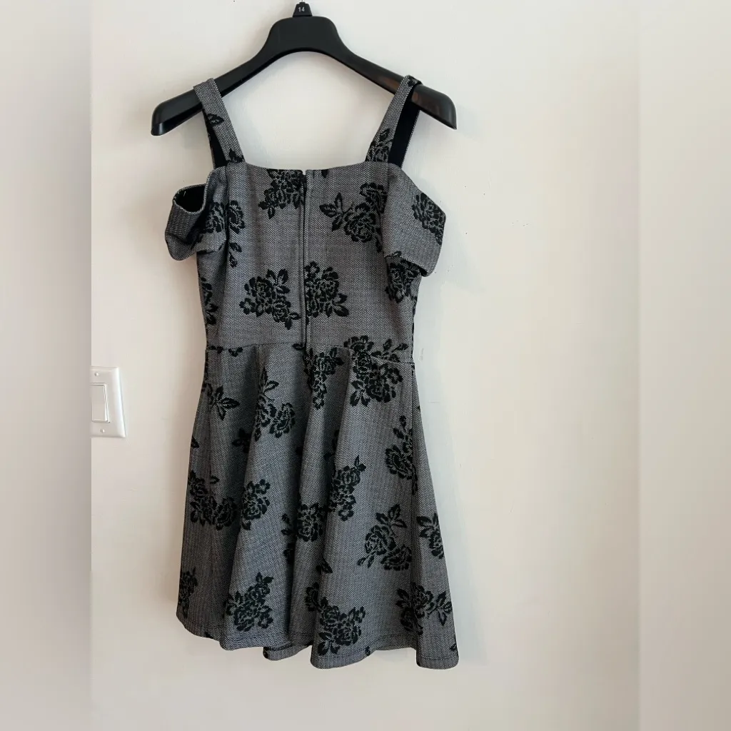 Honey and Rosie Off Shoulder Fit & Flare Dress Gray Black Floral Size Medium - Image 5