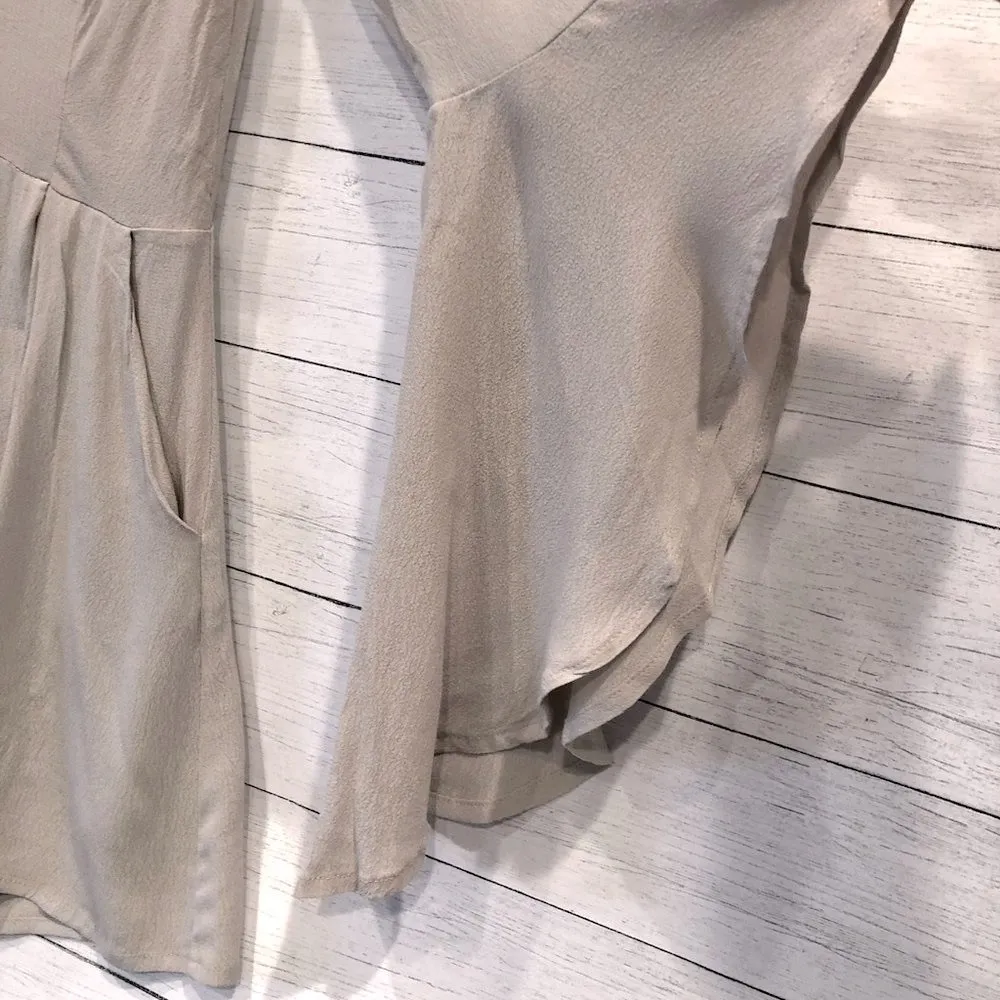 Very J Keyhole Pocket Romper Shorts 3 Quarter Bell Sleeve Gray Womens Small - Image 8