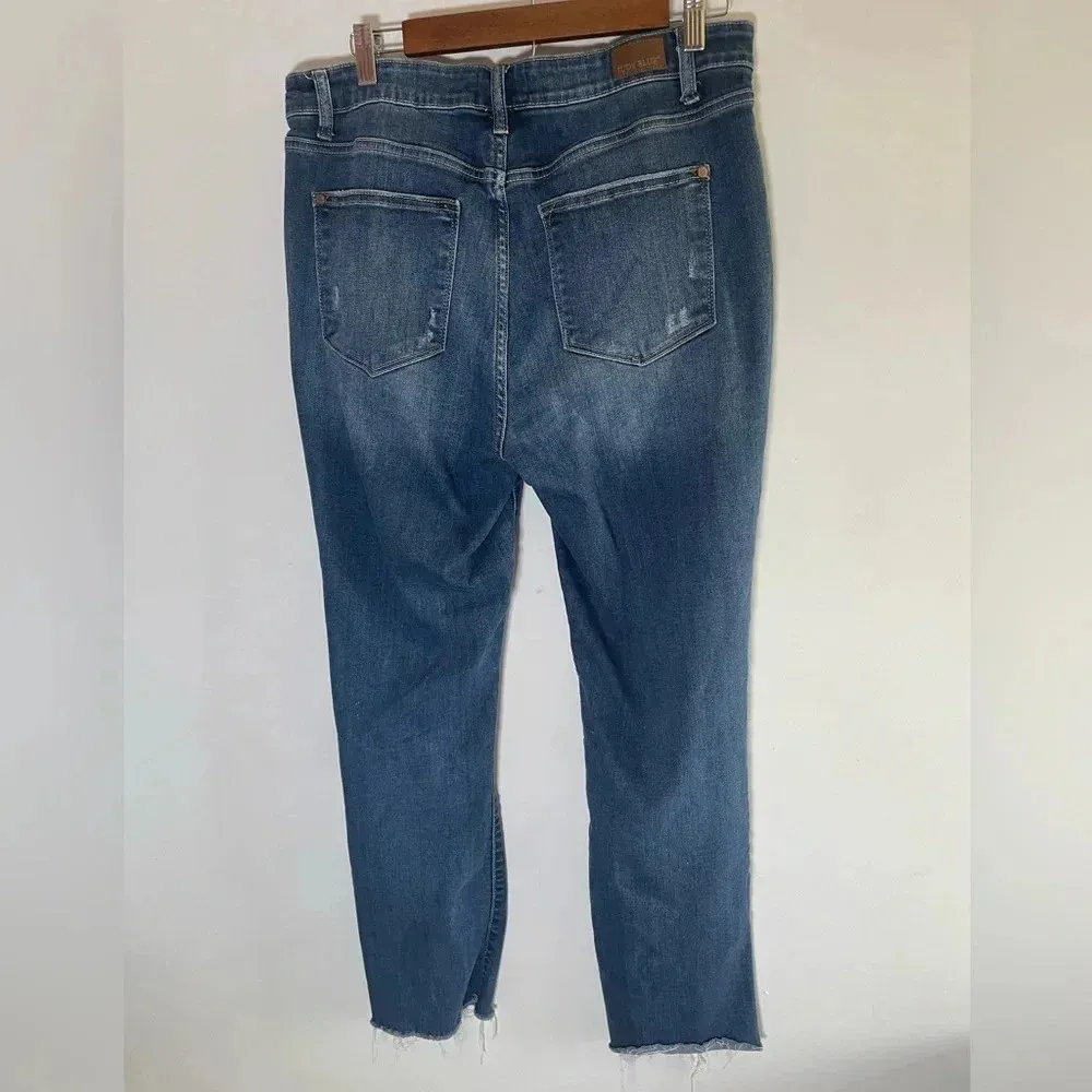Judy Blue High Waisted Straight Fit Distressed Fray Hem Jeans 15/32 Plus EUC 021 - Image 4