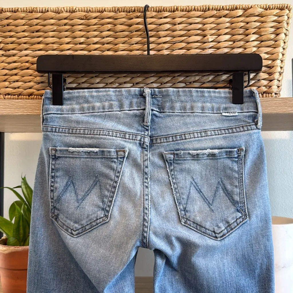 MOTHER The Looker Ankle Fray Cropped Jeans in Wild & Sweet Wash, 24 - Image 5