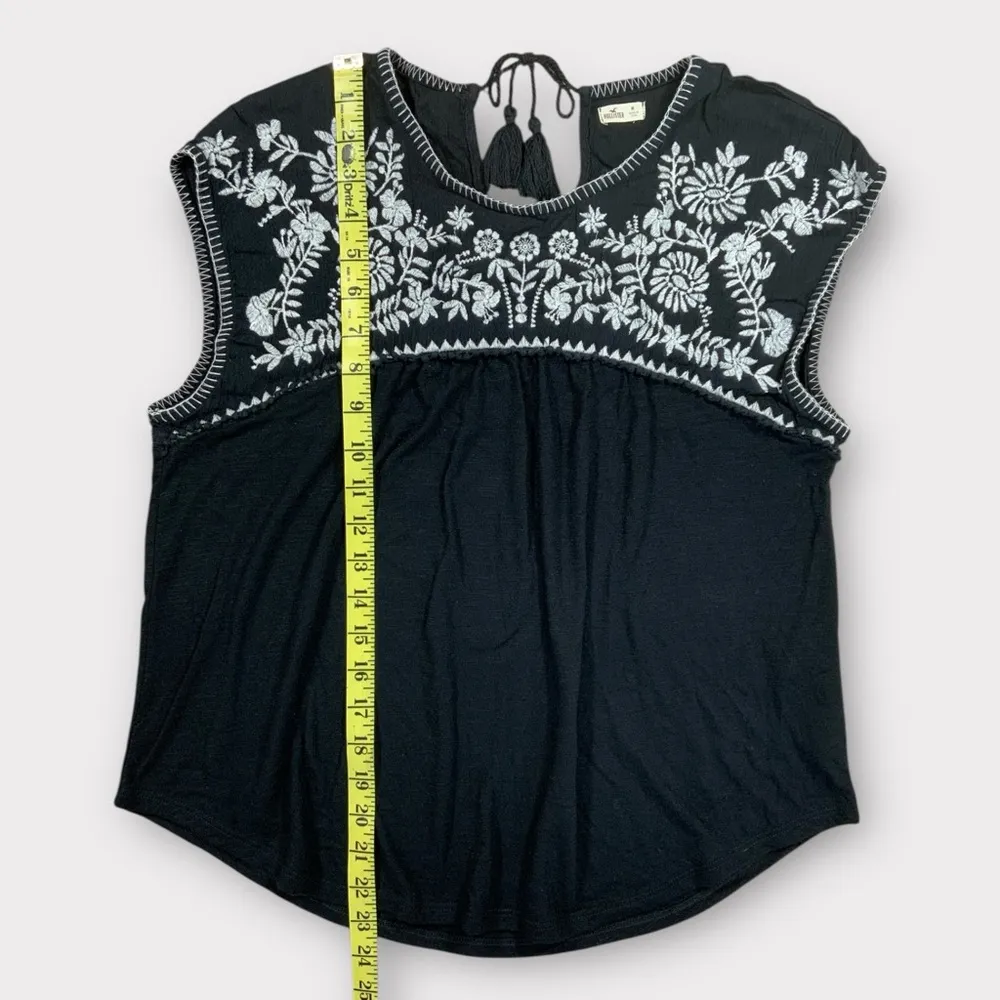 Women’s Hollister Embroidered Boho Blouse Size M - Image 4