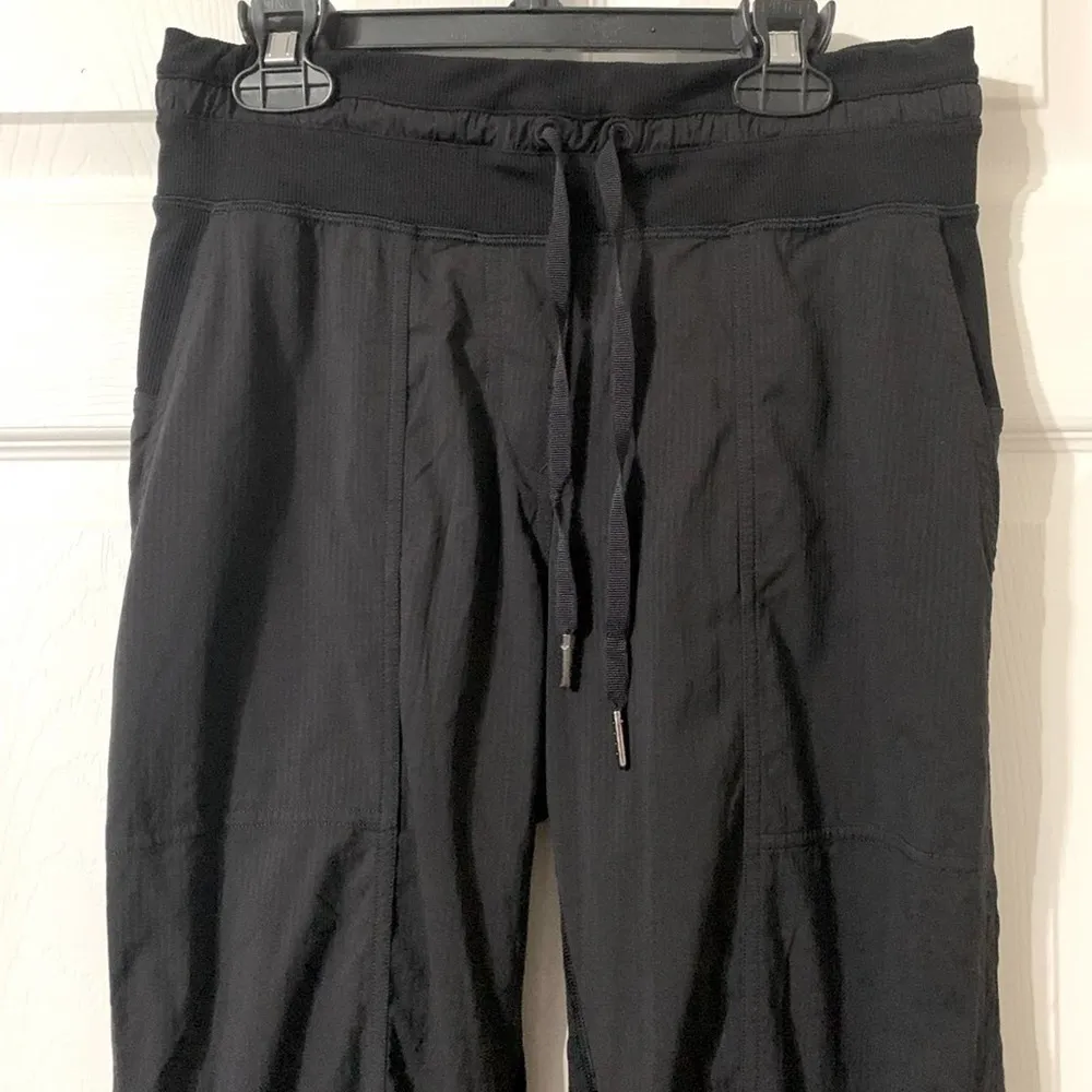 Lululemon Dance Studio Crop II *Unlined 20"
Black Size 4 Lululemon Pants - Image 7