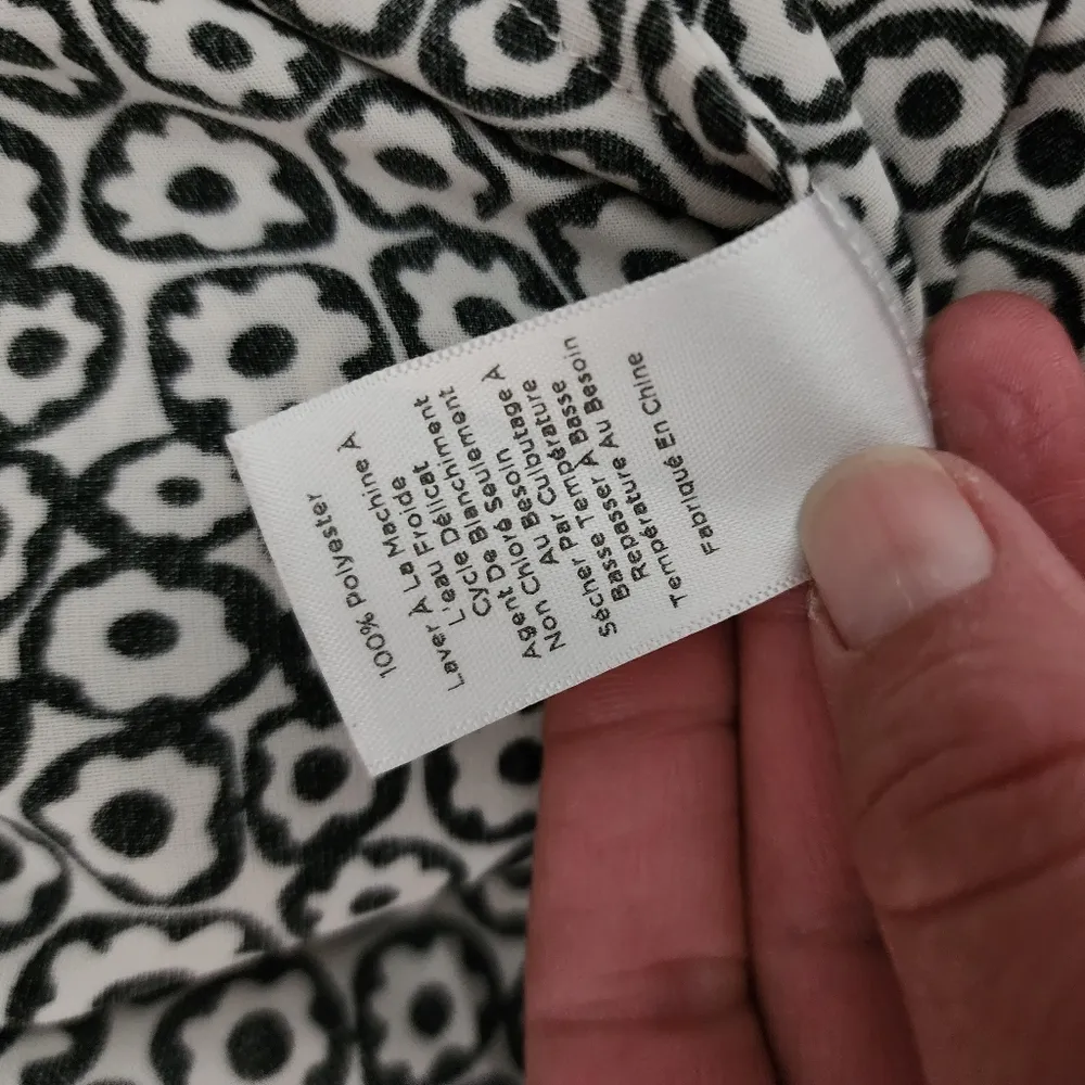 Talbots black & white retro floral bow tie button down blouse size medium - Image 8