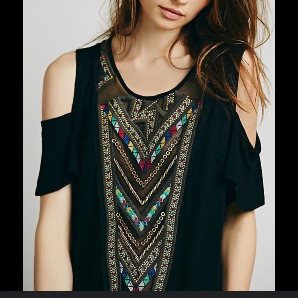 Free People Love Spell Tribal print cold shoulder keyhole back blouse size XS - Image 7