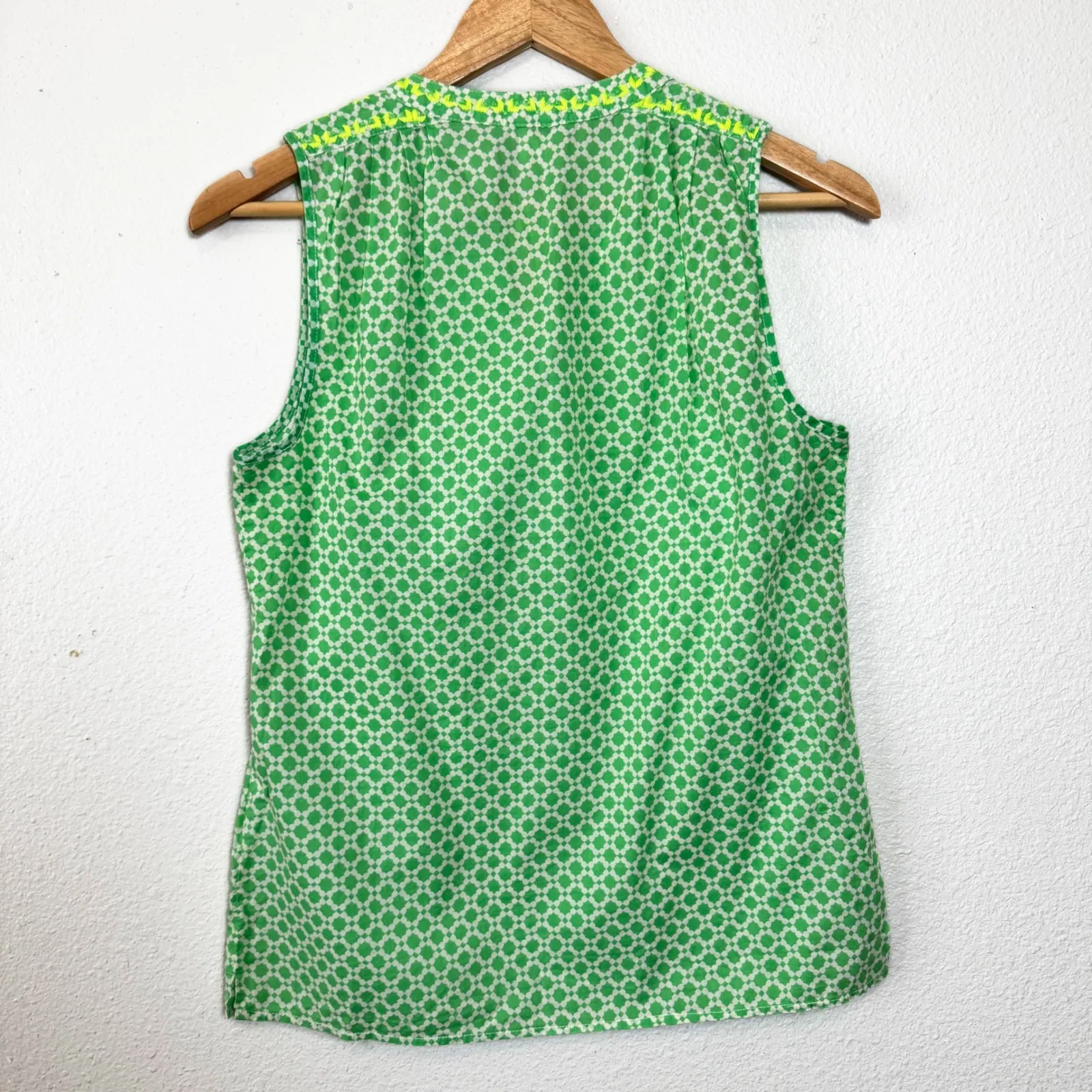 J. Crew Sleeveless Top‎ Green White Geo Print Neon Yellow Embroidery - Image 4