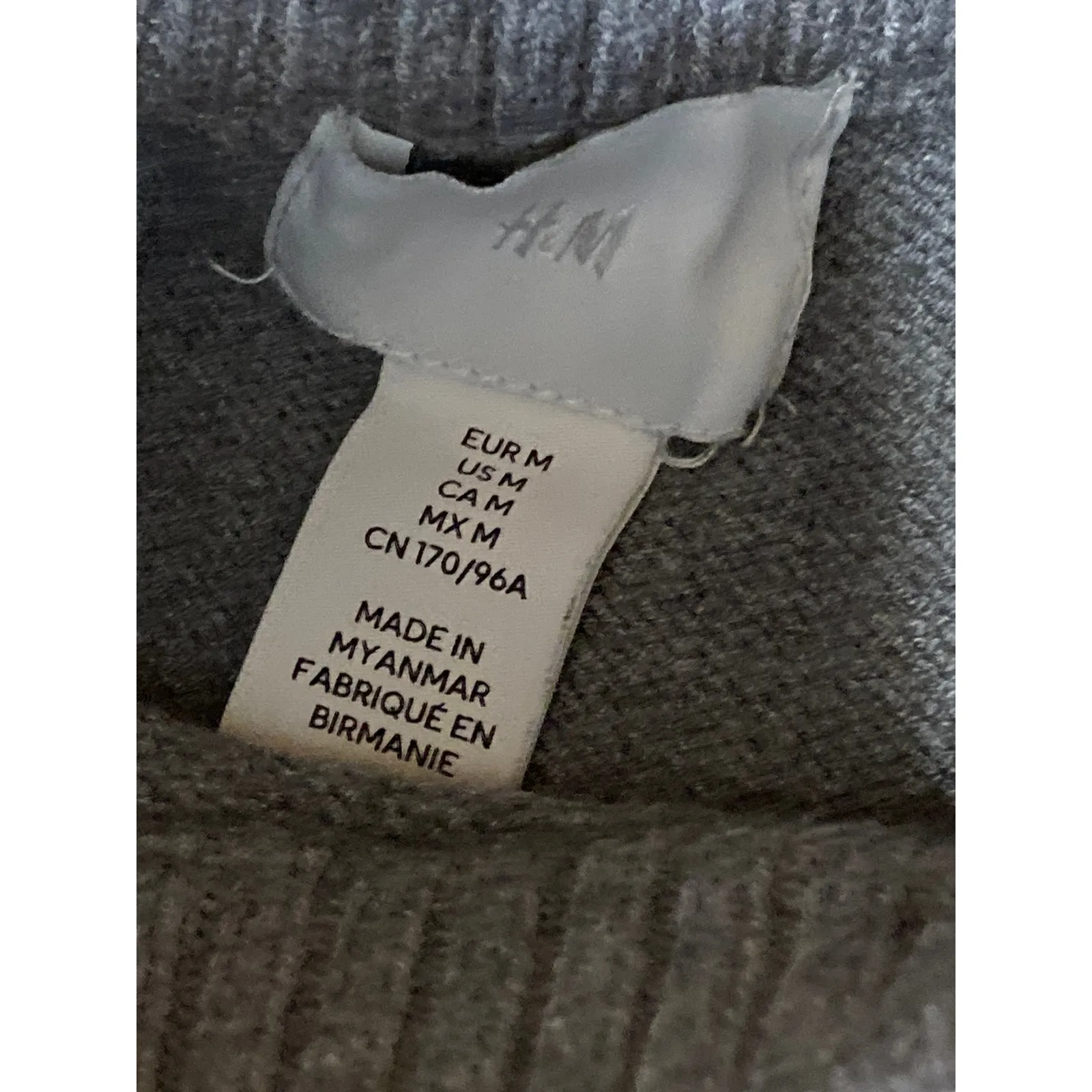 H&M Women's Gray Striped Mock Neck Long Sleeve Crop Sweatshirt Sweater Top Sz M - Image 4