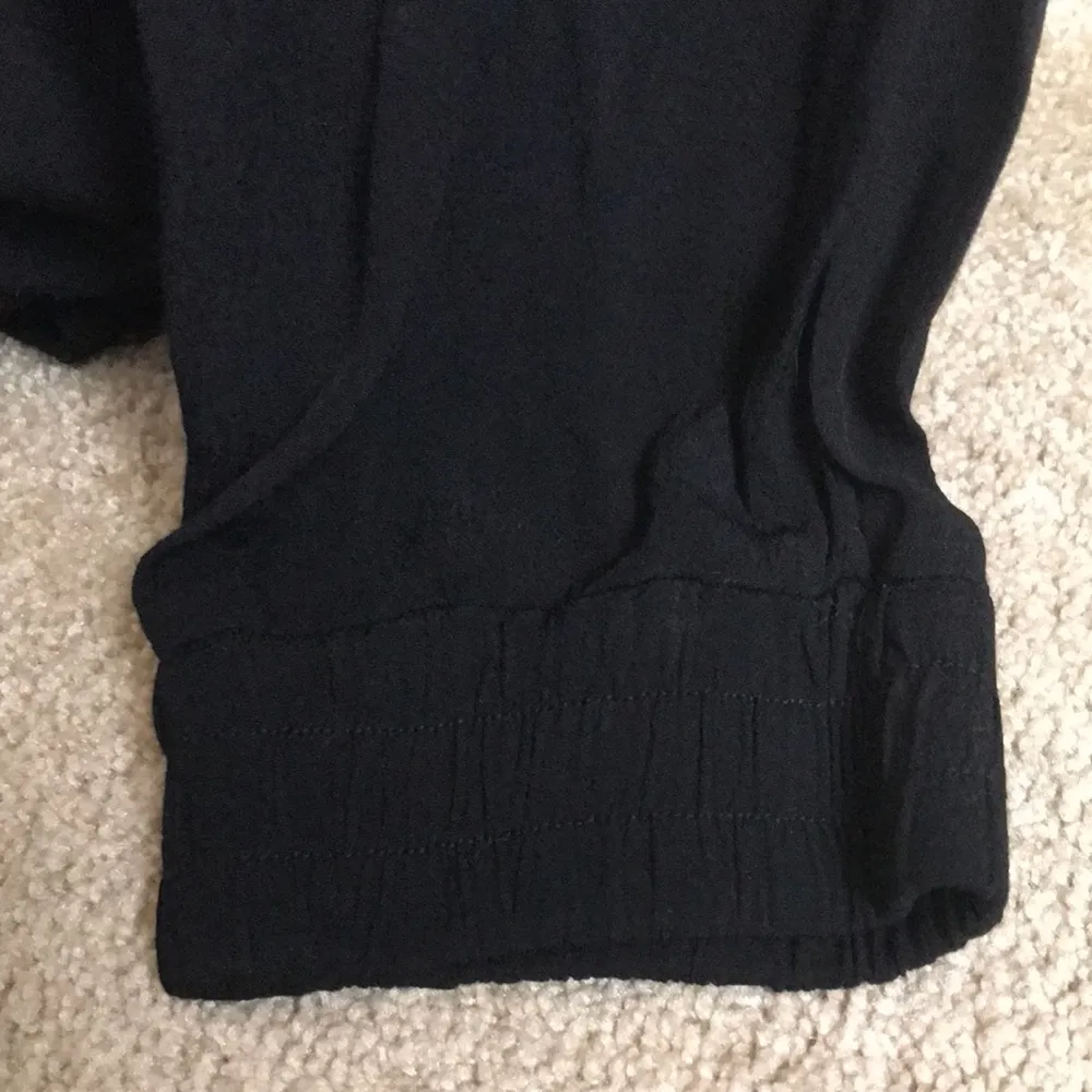 Monrow Women’s Black Crepe Drop Waist Hidden Button - Image 7