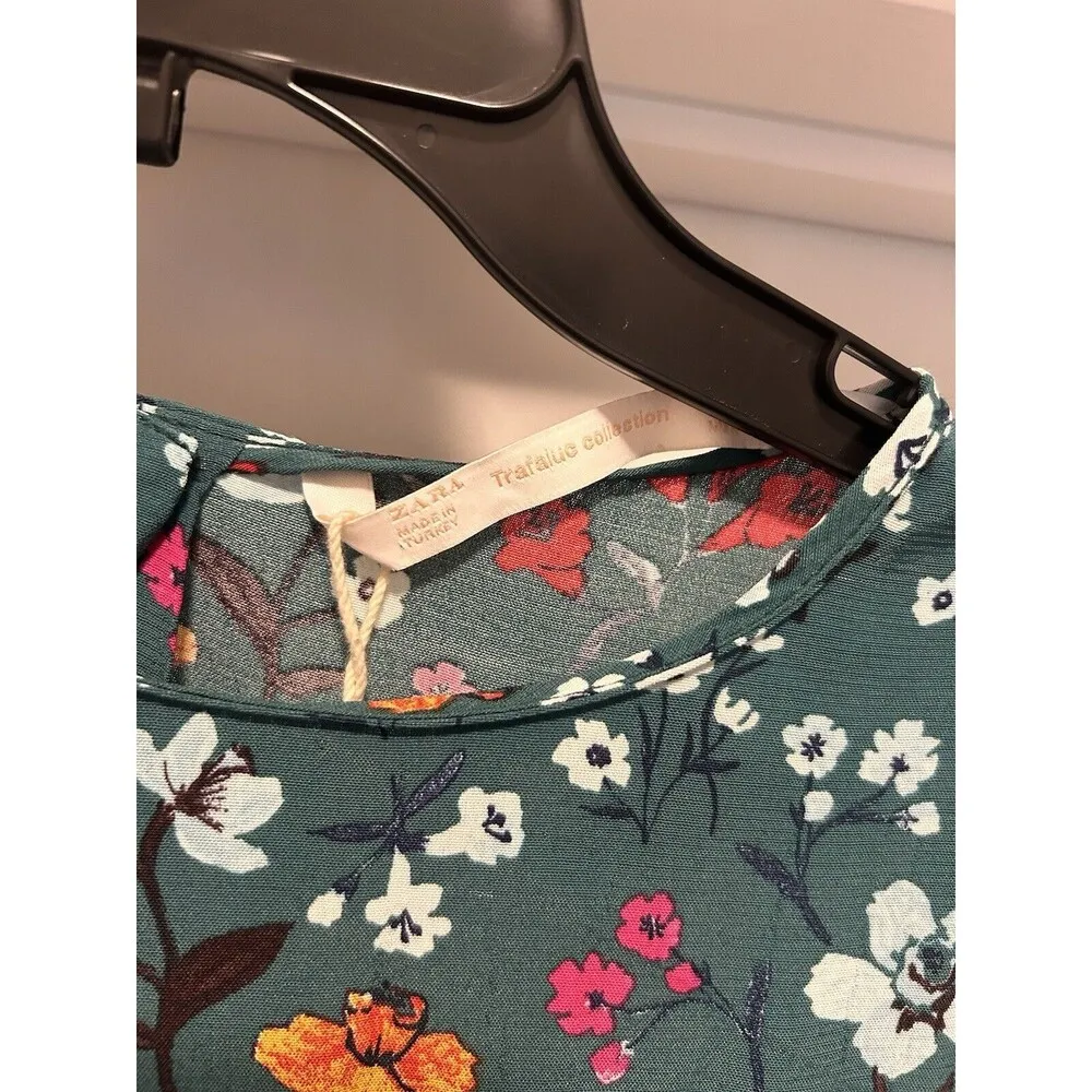 New Zara Lightweight Floral Green Long Sleeve Peplum Top Sz Medium   Button Back - Image 2