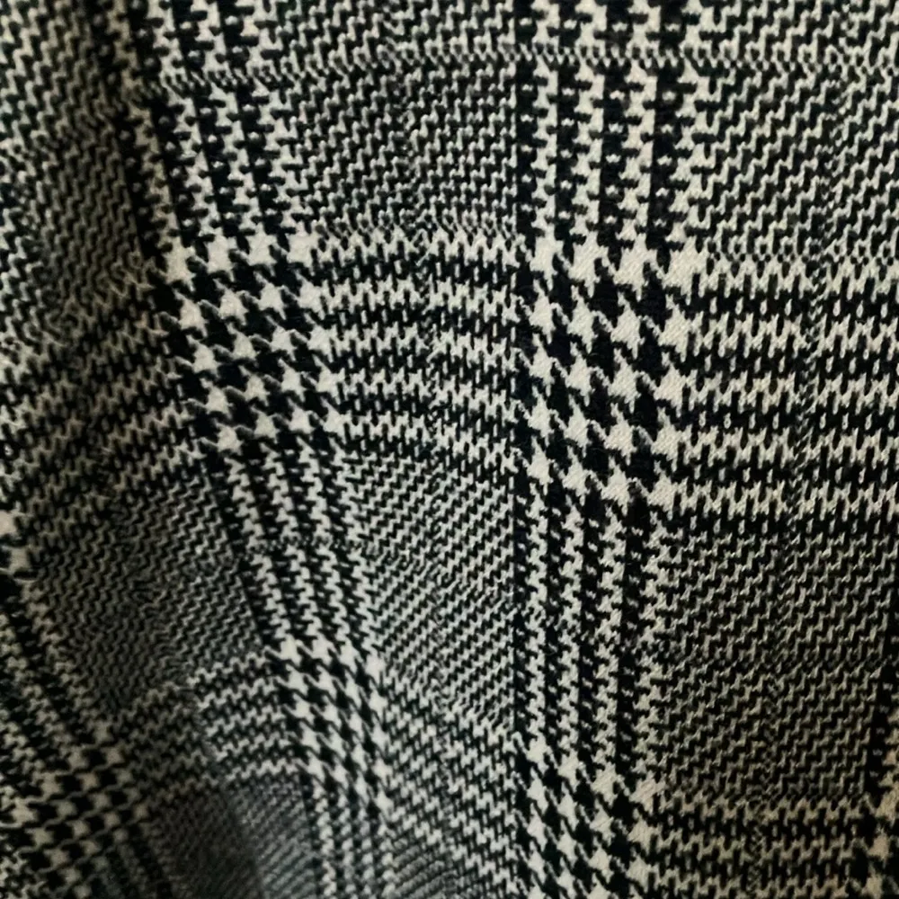 Banana Republic:Black/White plaid shorts sleeve- strips on shoulder-cotton-Top-S - Image 4