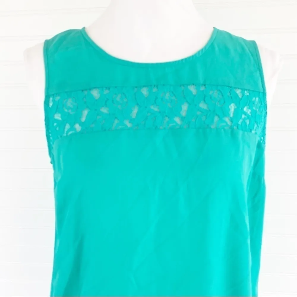 Sleeveless blouse lace front Size Medium NEW - Image 4