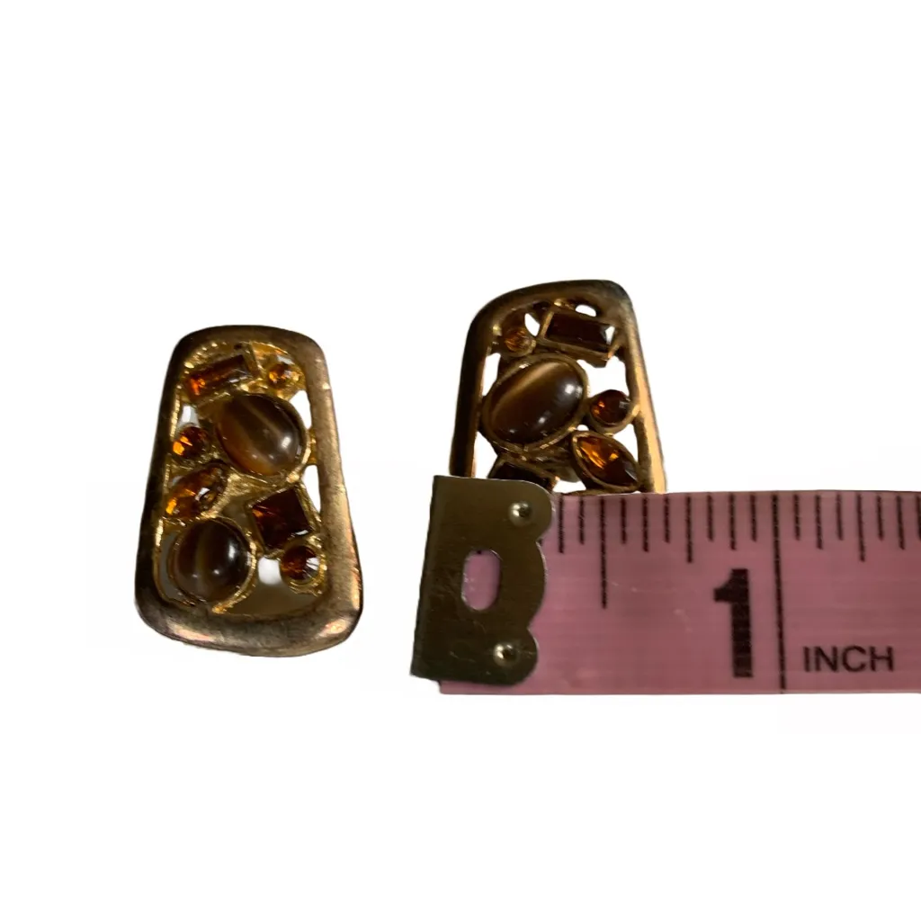 VINTAGE 1980'S GOLD TONE CLIP ON EARRINGS WITH BROWN FAUX AMBER STONES - Image 7