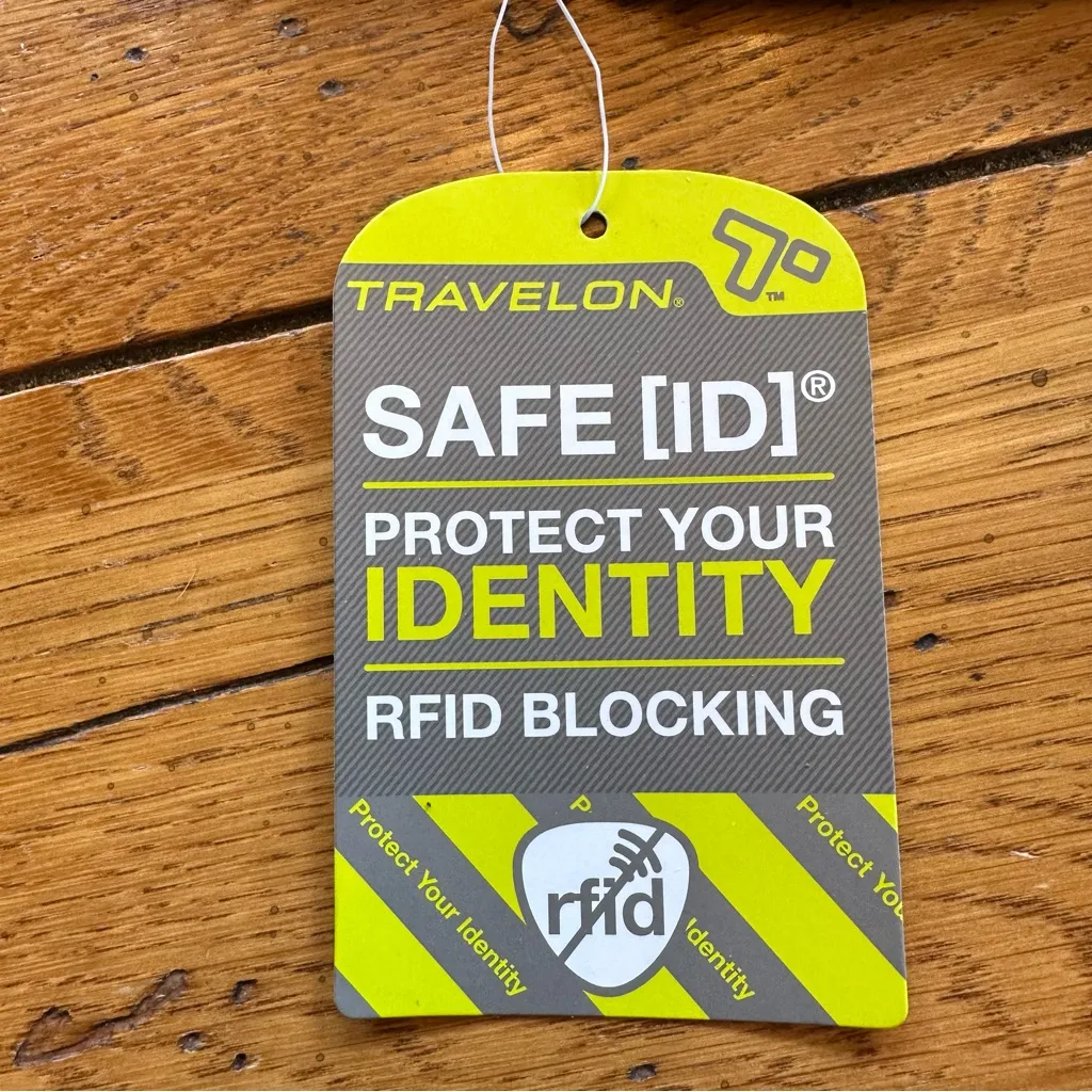 Travelon RFID Blocking Animal Print Zip Around Wallet NWT - Image 4