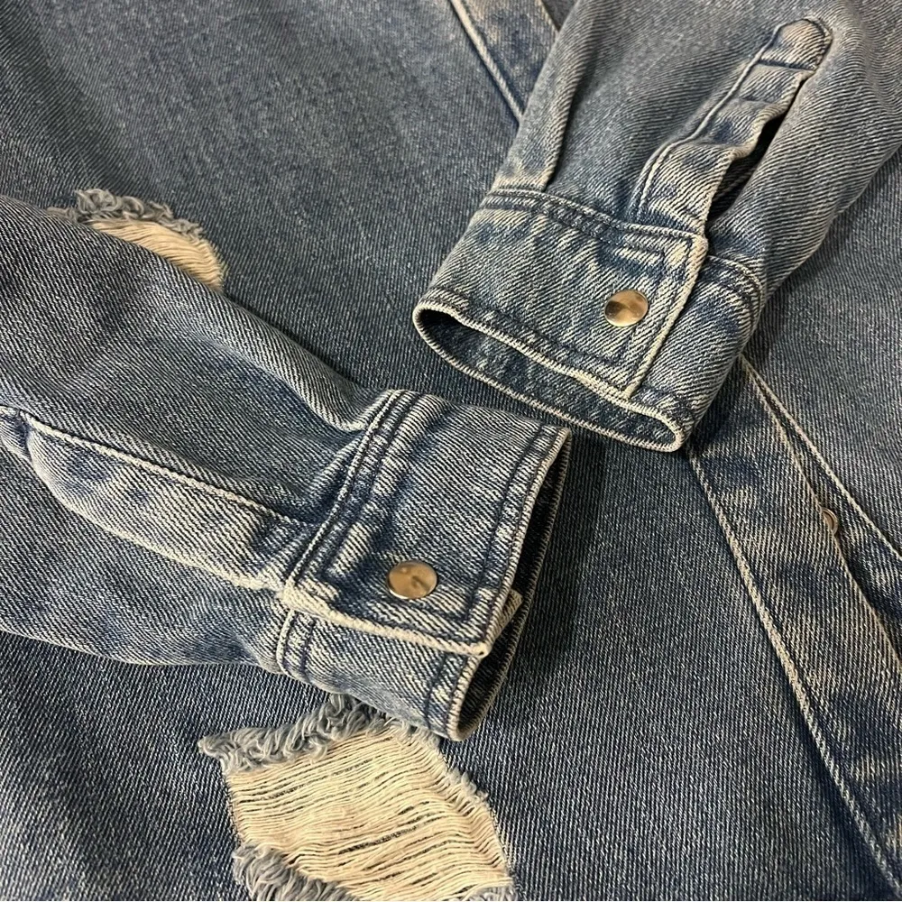 House of Holland distressed denim shacket, size 2 (XS), snaps Blue - Image 8