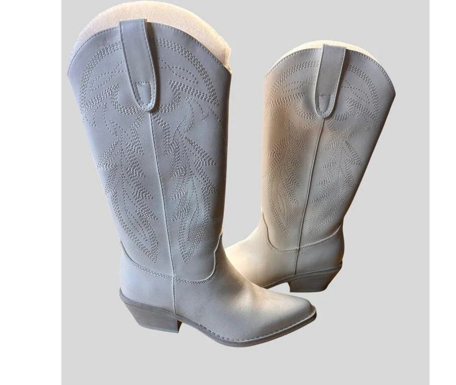 Soda White Western Cowboy Boots Embroidered Design Block Heel Size 5 - Image 2